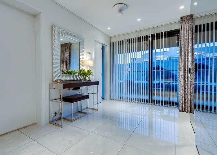 Black Pearl Apartment Hotel